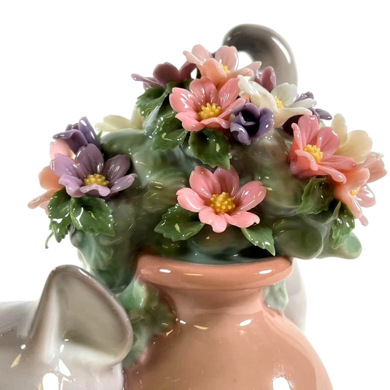 Lladro Secret Spot 6566 Porcelain Figurine