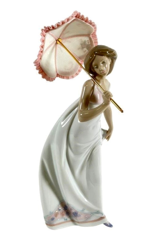 Lladro Afternoon Promenade  7636 Porcelain Figurine