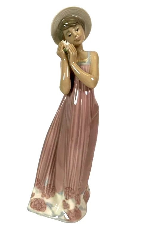 Lladro  Vintage Limited Edition nCindy 5646 – Lladro porcelain figurine titled Cindy (#5646), standing 8 inches tall
