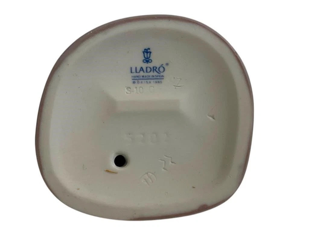 Lladro  Vintage Limited Edition Over the Threshold  #5282