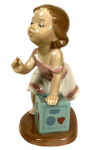 LLADRO MY FIRST STEP 1997-01 PORCELAIN FIGURINE  6428G.