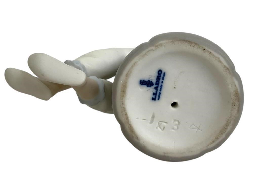 LLADRO GIRL WITH DOLL 1969-85 PORCELAIN