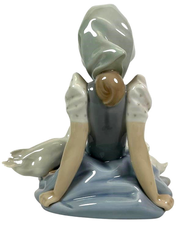 LLADRO MY HUNGRY BROOD 1980-97 PORCELAIN FIGURINE  5074G