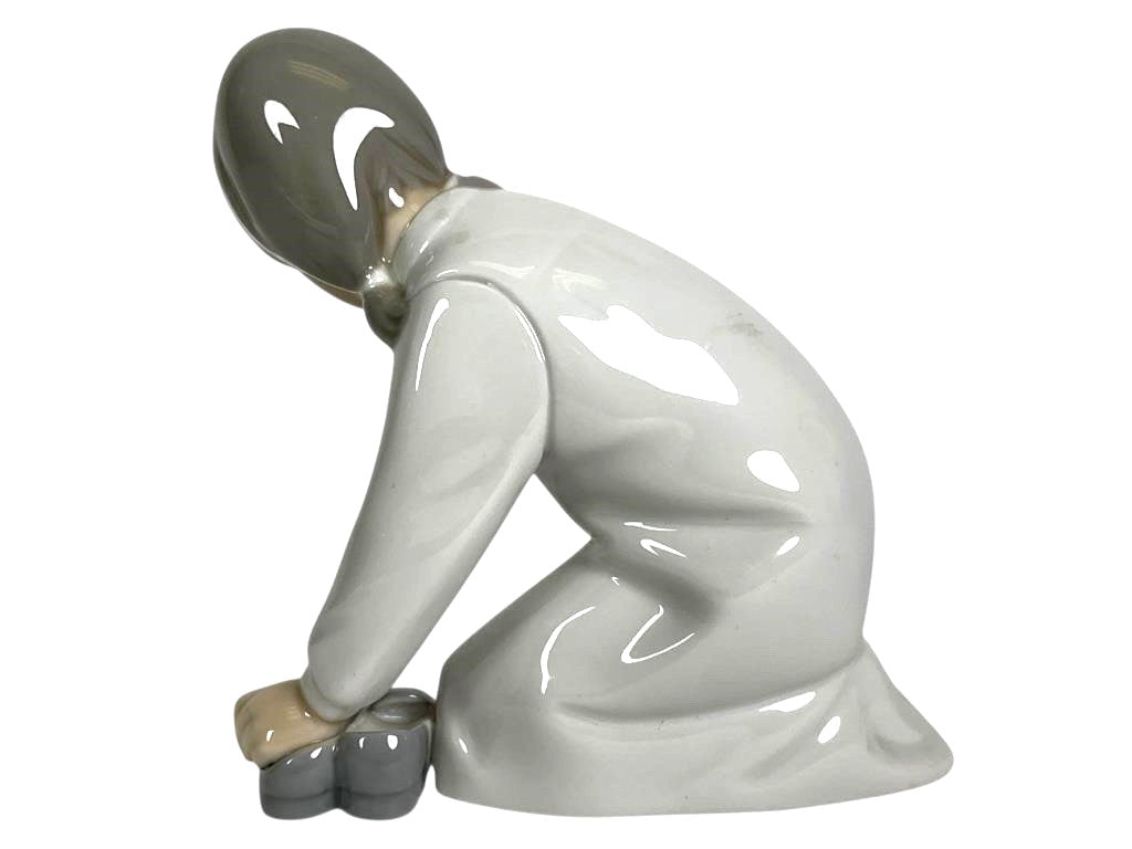 Little Girl with Slippers 1014523  Lladro Figurine