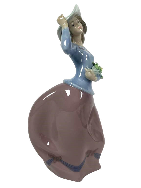 Lladro Porcelain Figurine Spring Breeze  #5590