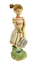LLADRO LITTLE SCHOOL GIRL PORCELAIN FIGURINE  6814.