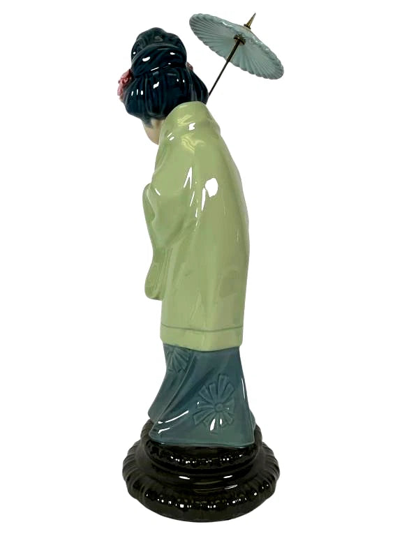 Lladro  Vintage Limited Edition Japanese Geisha Girl with Umbrella 4988