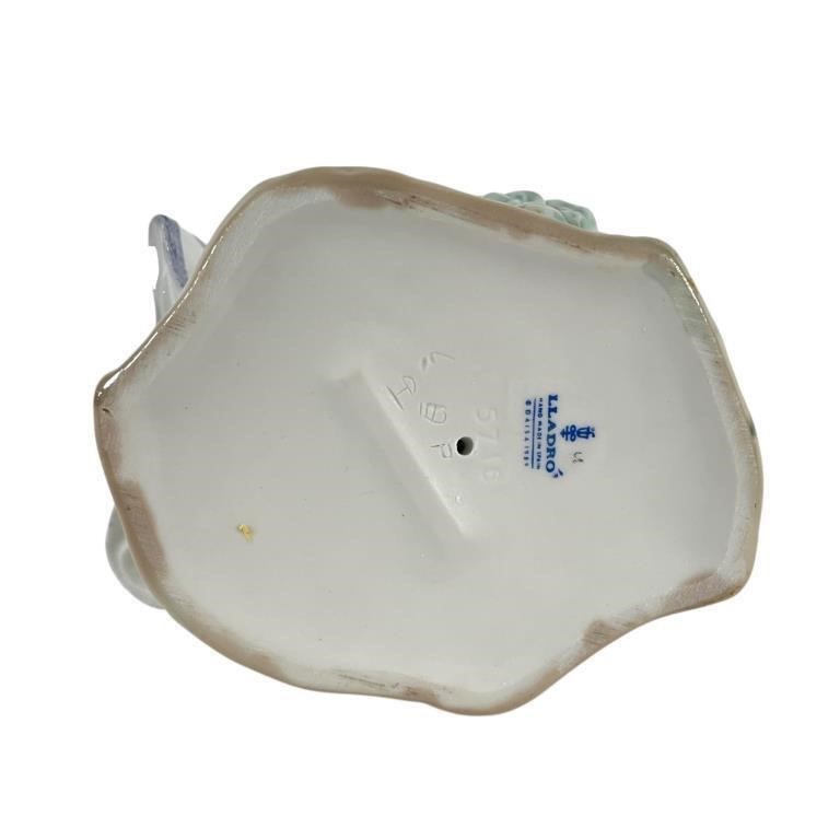 LLADRO LAND OF THE GIANTS 1990-94 PORCELAIN FIGURINE  5716G