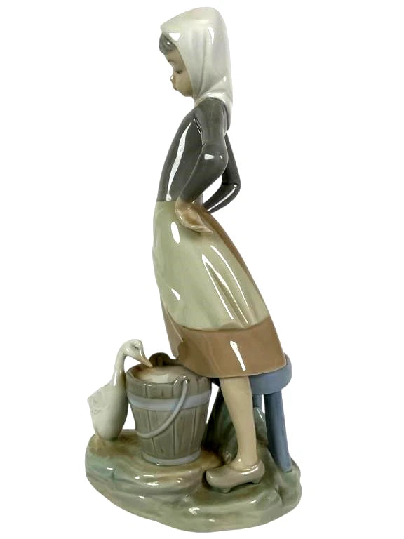 Lladro  Vintage Limited Edition Girl with Milk Pail and Goose 4682