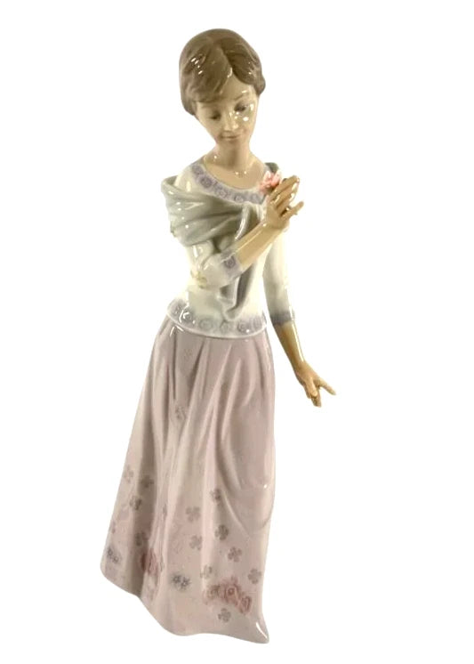 Lladro  Vintage Limited Edition A Grandmothers Love 6981 – Lladro porcelain figurine titled 'A Grandmothers Love' (model 6981