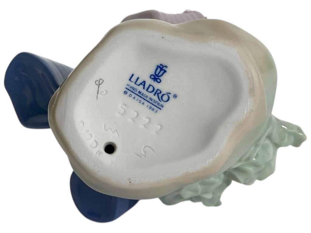 LLADRO PRETTY PICKINGS PORCELAIN FIGURINE  01005222