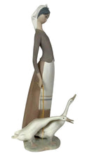 LLADRO GIRL WITH GEESE 1969-95 PORCELAIN FIGURINE  1035