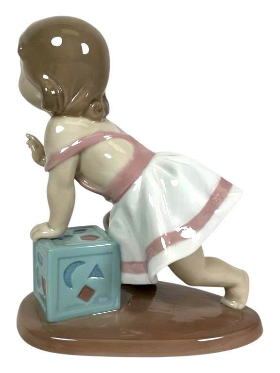 LLADRO MY FIRST STEP 1997-01 PORCELAIN FIGURINE  6428G.
