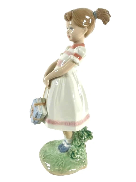 Lladro  Vintage Limited Edition Little Schoolgirl #6814