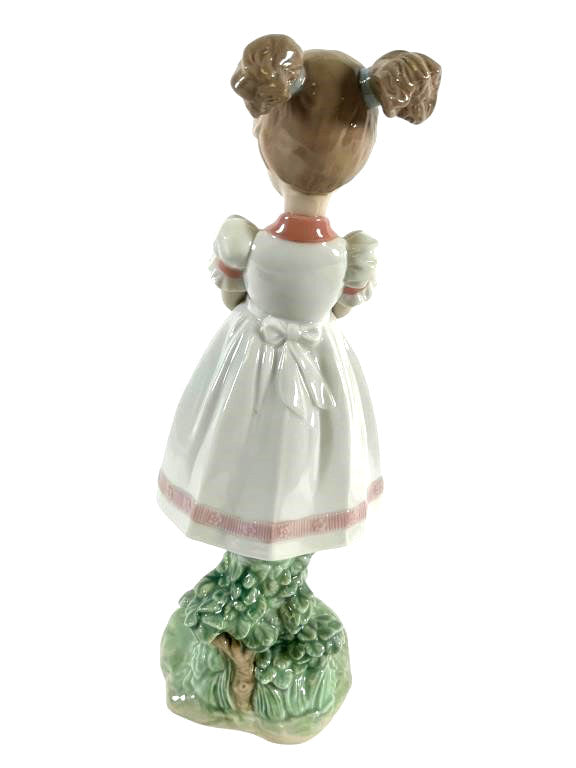 LLADRO LITTLE SCHOOL GIRL PORCELAIN FIGURINE  6814.