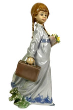LLADRO SCHOOL DAYS PORCELAIN FIGURINE  7604