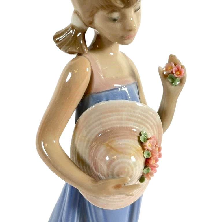 Lladro  Vintage Limited Edition Girl with Flowered Hat  5648