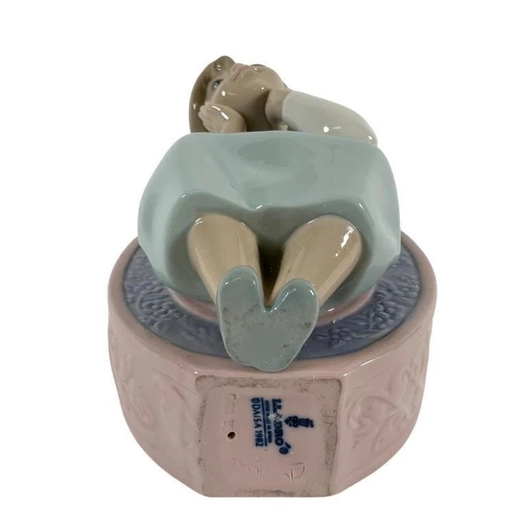 Lladro  Vintage Limited Edition Schoolgirl O  5148