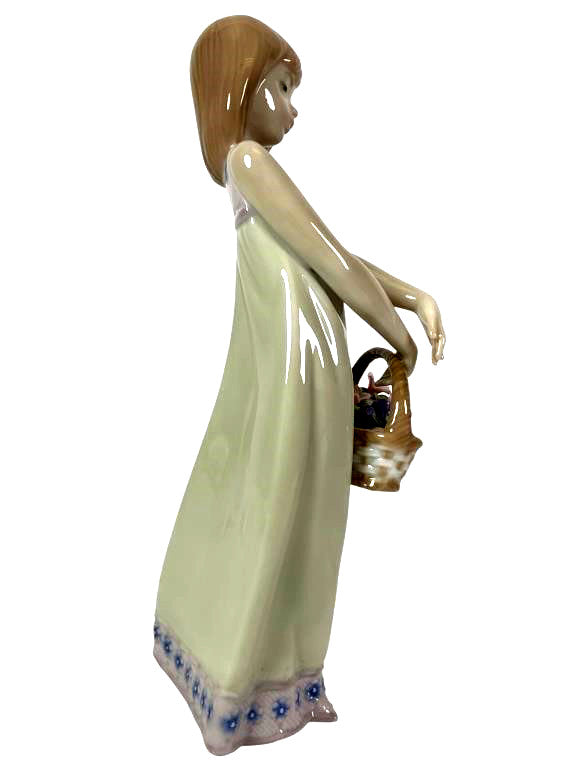 LLADRO FLORAL TREASURES PORCELAIN FIGURINE  5605