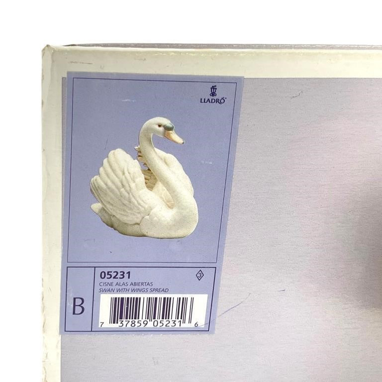 Lladro Swan With Wings Spread 5231 Porcelain Figurine