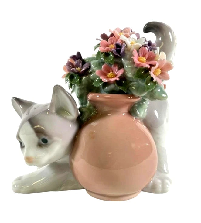 Lladro  Vintage Limited Edition Secret Spot 6566 – Lladro porcelain figurine titled Secret Spot, model number 06566