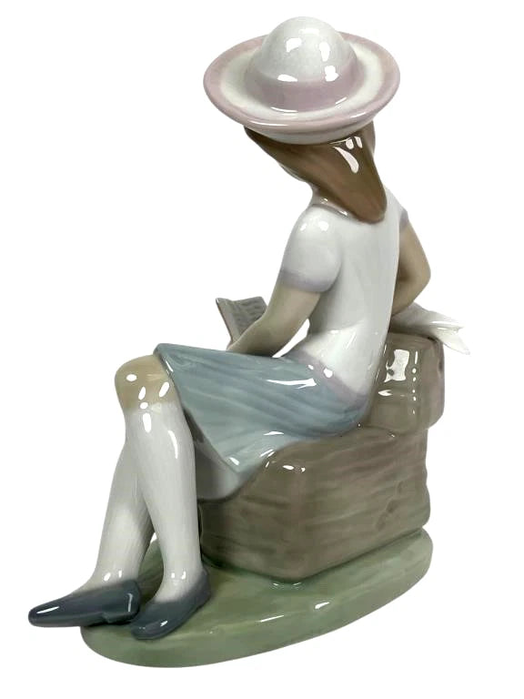 Lladro Vintage Limited Edition  Porcelain Figurine Sundays Child #6024