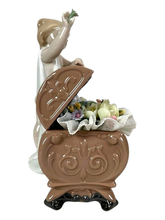LLADRO PETALS OF HOPE 2000-02 PORCELAIN FIGURINE  6701G.