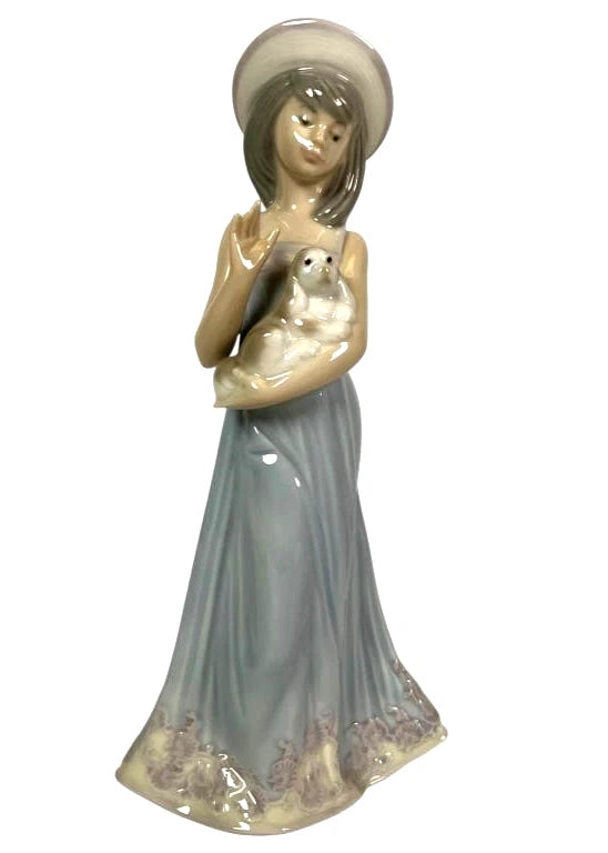 Lladro Vintage Limited Edition  Porcelain Figurine Elizabeth Figurine #5654 – Lladro porcelain figurine titled 'Elizabeth,' n