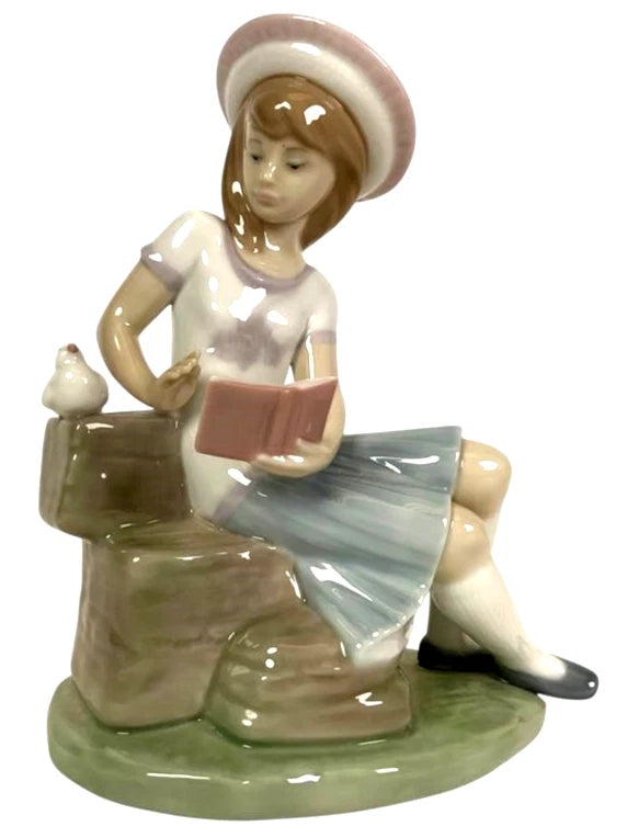 Lladro Vintage Limited Edition  Porcelain Figurine Sundays Child #6024 – Lladro porcelain figurine titled Sundays Child, mode