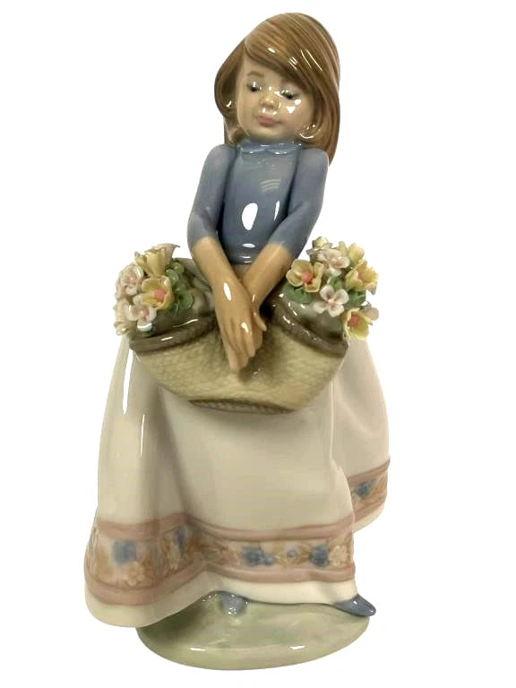 Lladro Vintage Limited Edition  Porcelain Figurine May Flowers Girl Figurine – Lladro Vintage Limited Edition  Porcelain Figu