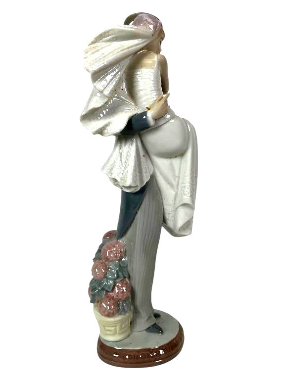 Lladro 01005282 5282 Over The Threshold Wedding Couple