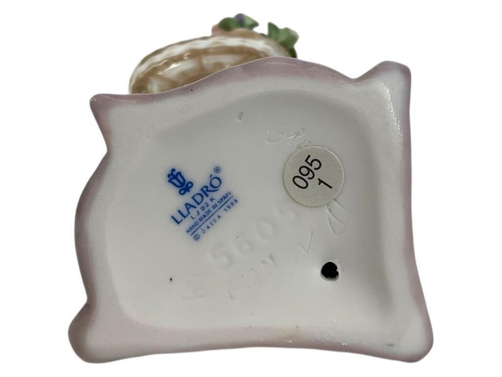 LLADRO FLORAL TREASURES PORCELAIN FIGURINE  5605