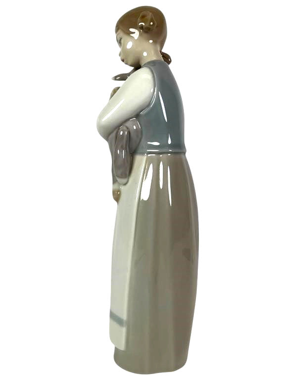 LLADRO GIRL WITH LAMB 1969-93 PORCELAIN FIGURINE  1010G