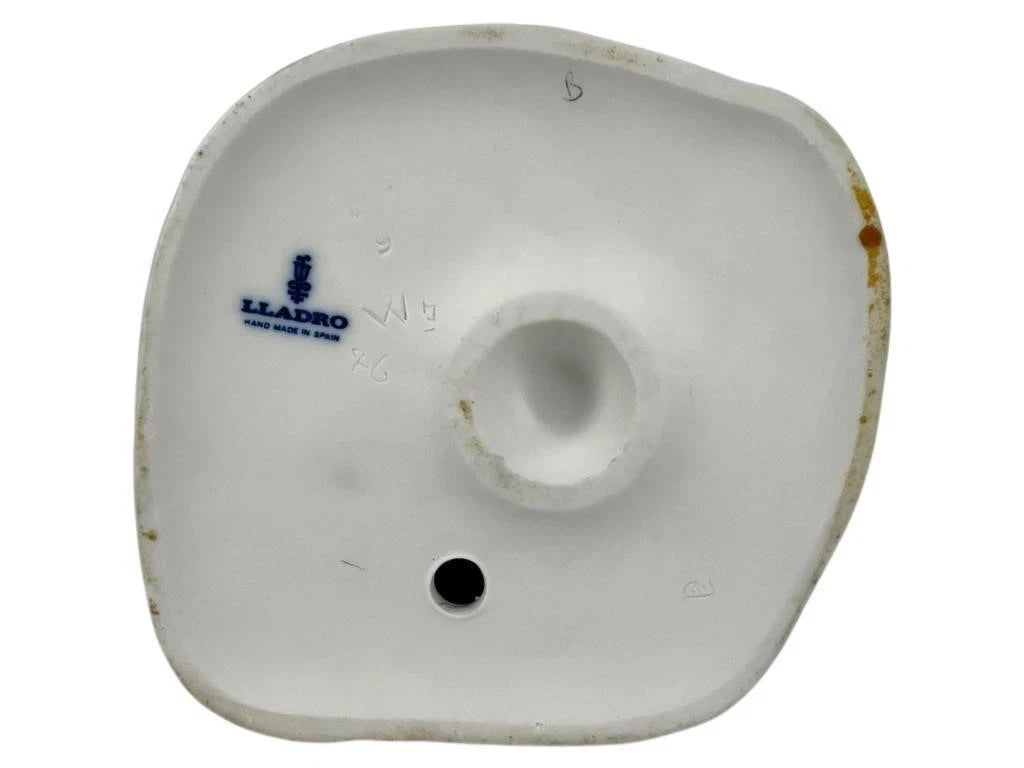 Lladro  Vintage Limited Edition Girl with Flowers and Dog 1088