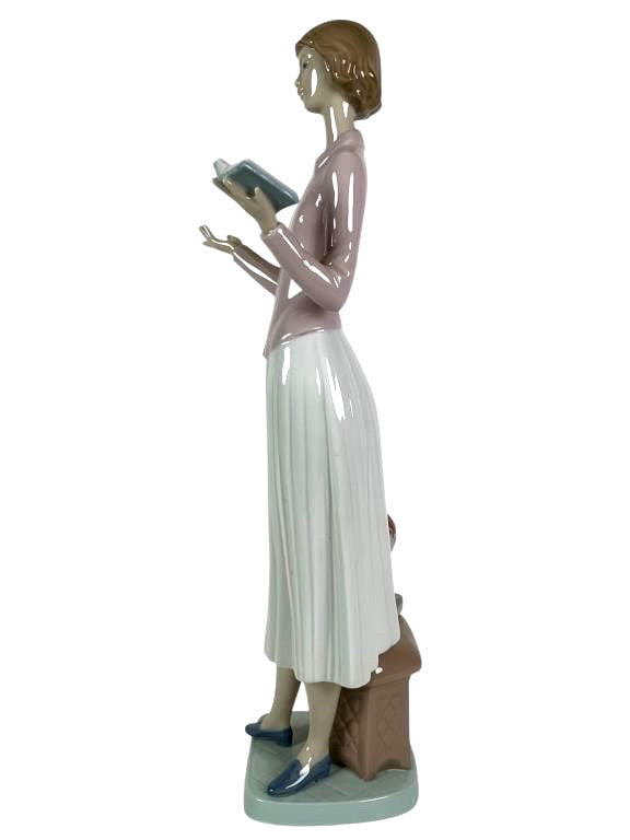 RETIRED: 2017 TODAY'S LESSON LLADRO