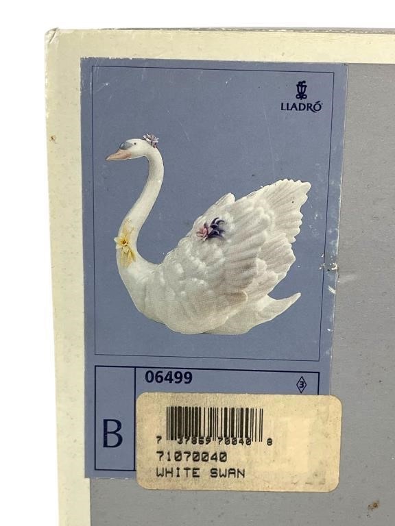 LLADRO WHITE SWAN WITH FLOWERS PORCELAIN FIGURINE  6499.
