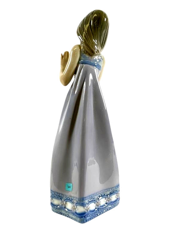 Lladro Porcelain Figurine  Nina Con Vela  5606