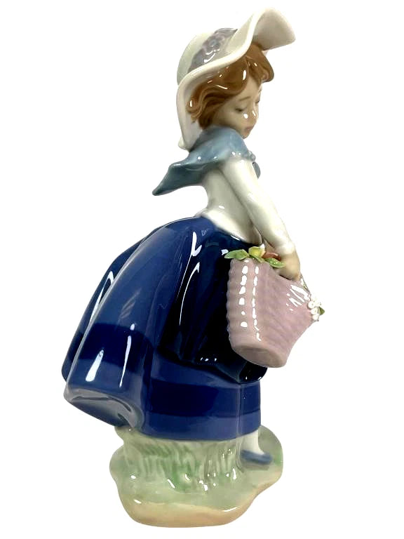 Lladro Vintage Limited Edition  Porcelain Figurine Pretty Pickings  #5222
