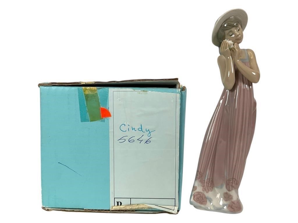 LLADRO CINDY 1990-98  PORCELAIN FIGURINE  5646G