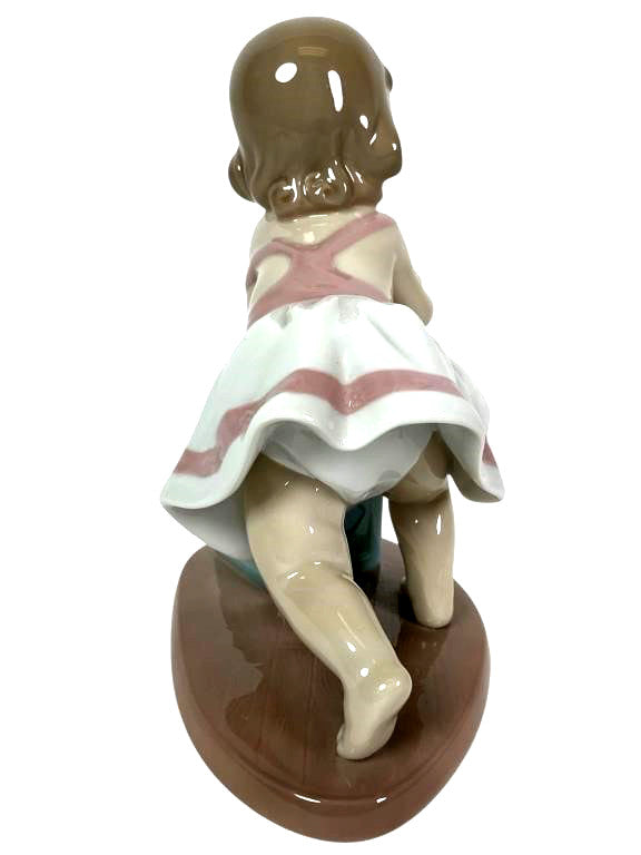 LLADRO MY FIRST STEP 1997-01 PORCELAIN FIGURINE  6428G.