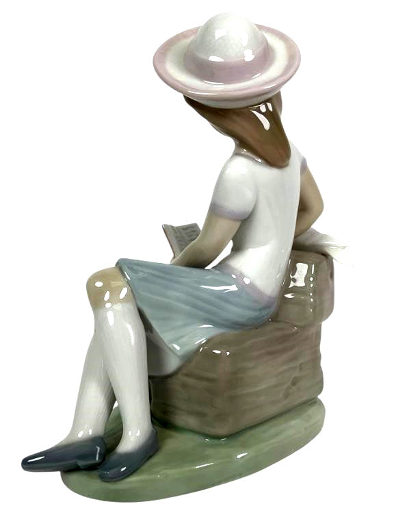 LLADRO  SUNDAY'S CHILD (GIRL) LLADRO RETIRED: 1997