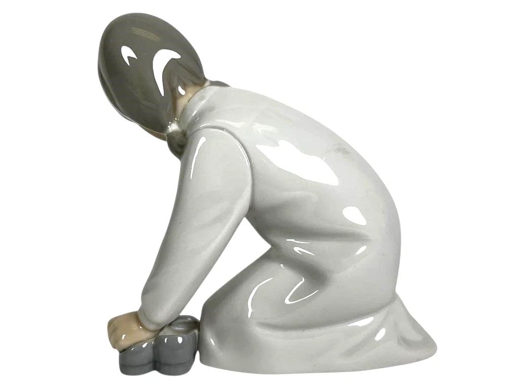 Lladro  Vintage Limited Edition Little Girl with Slippers Figure