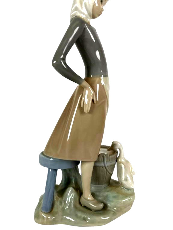 LLADRO GIRL WITH MILK PAIL 1970-91 PORCELAIN FIGURINE  4682G