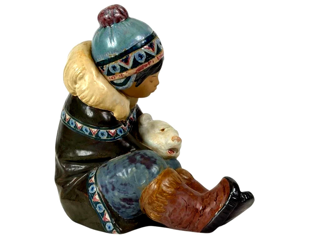 LLADRO ESKIMO PLAYING PORCELAIN FIGURINE  2097.