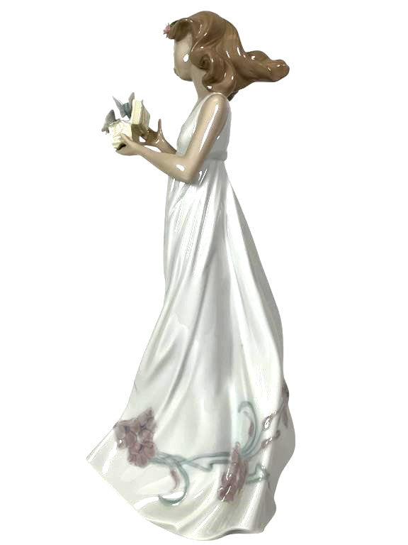 LLADRO RETIRED  BUTTERFLY TREASURES  ITEM #01006777