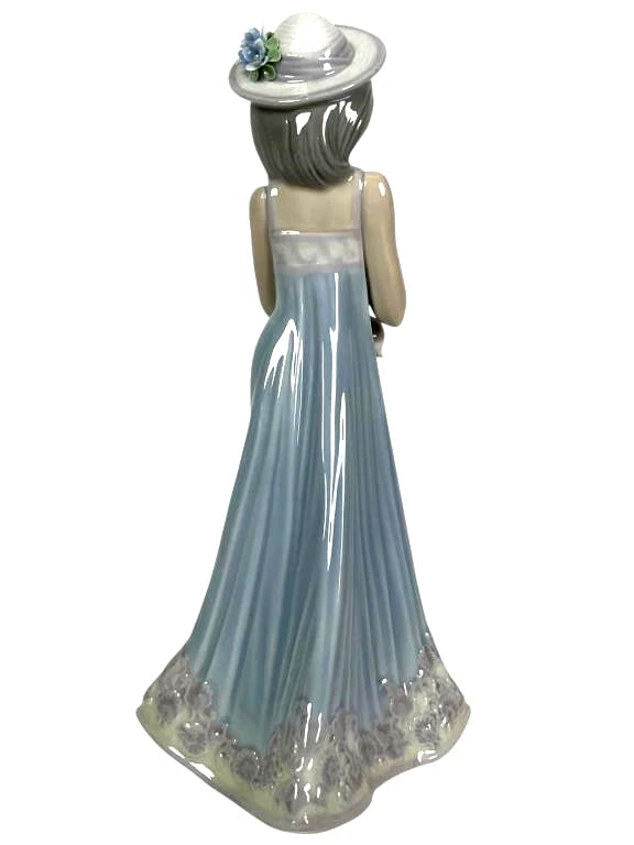 Lladro Vintage Limited Edition  Porcelain Figurine Elizabeth Figurine #5654