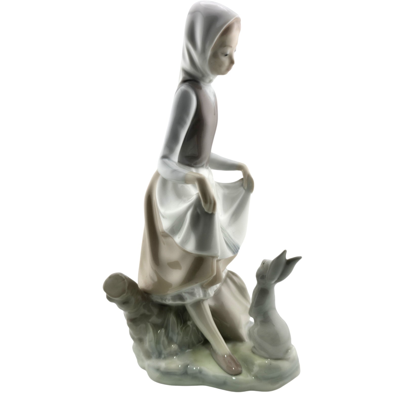 Lladro Rabbit's Food Collectible Figurine #4826 Retired Glazed Finish