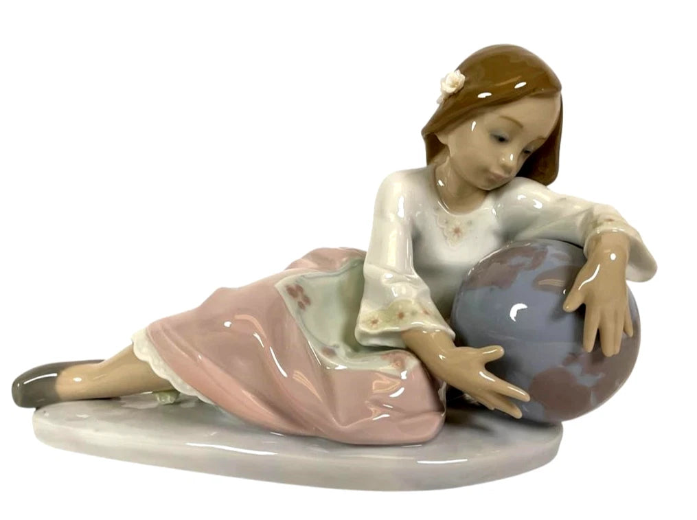 Lladro  Vintage Limited Edition World of Fantasy #05943 – Lladro figurine titled World of Fantasy, model number 05943