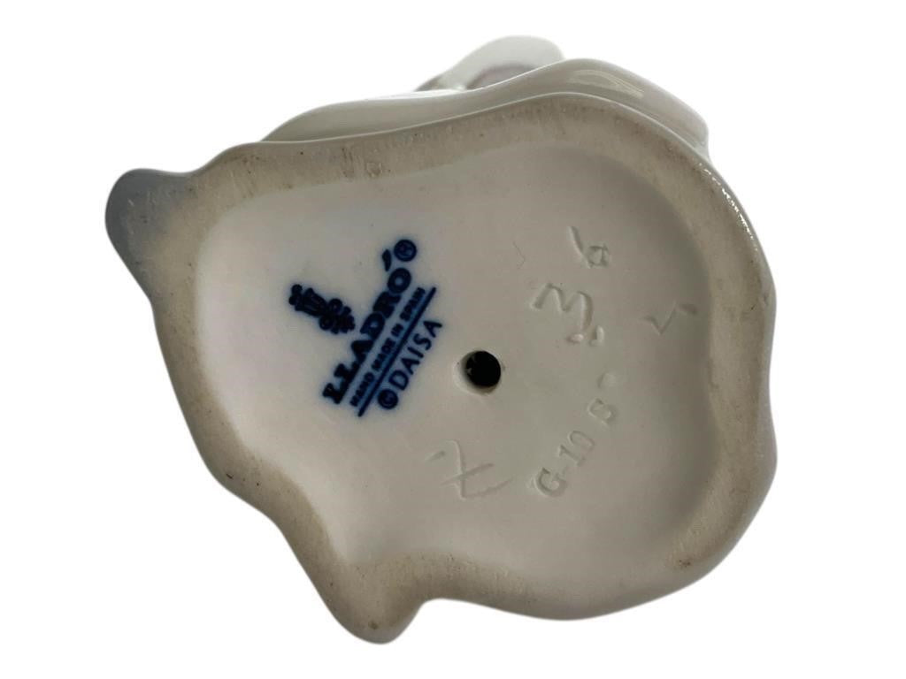 LLADRO GIRL WITH LAMB 1969-93 PORCELAIN FIGURINE  1010G