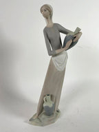 RETIRED: 1985 GIRL W/JUGS LLADRO